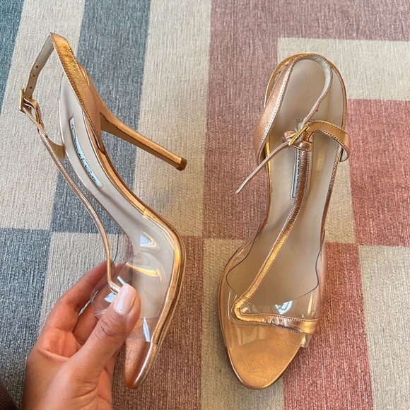 Oscar de la Renta - Picture 2 of 9